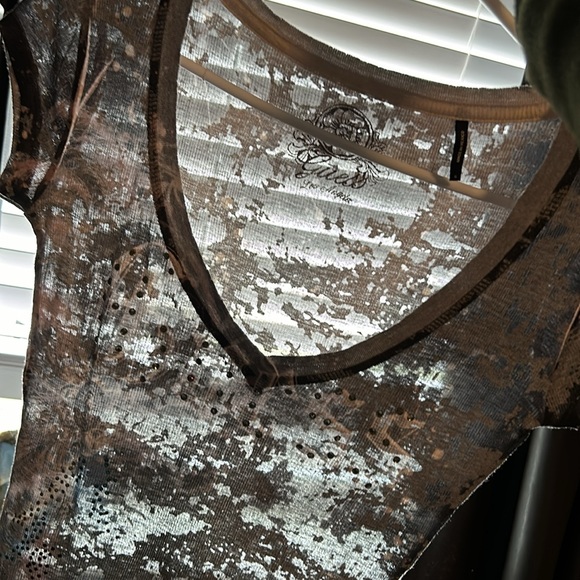 Guess t-shirt. Size small. - Picture 6 of 6